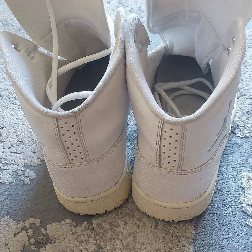 Jordan White Athletic High-Top SneakersSize  10.5